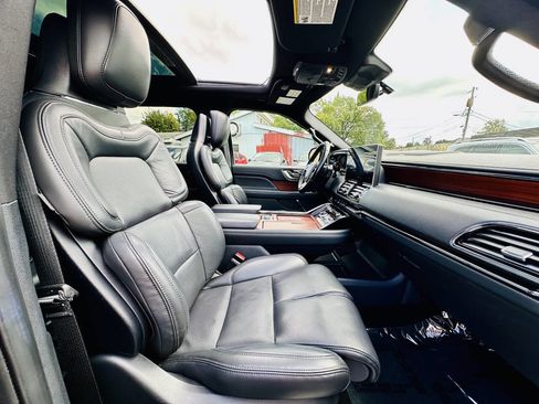 Used 2022 Lincoln Navigator Reserve image 21