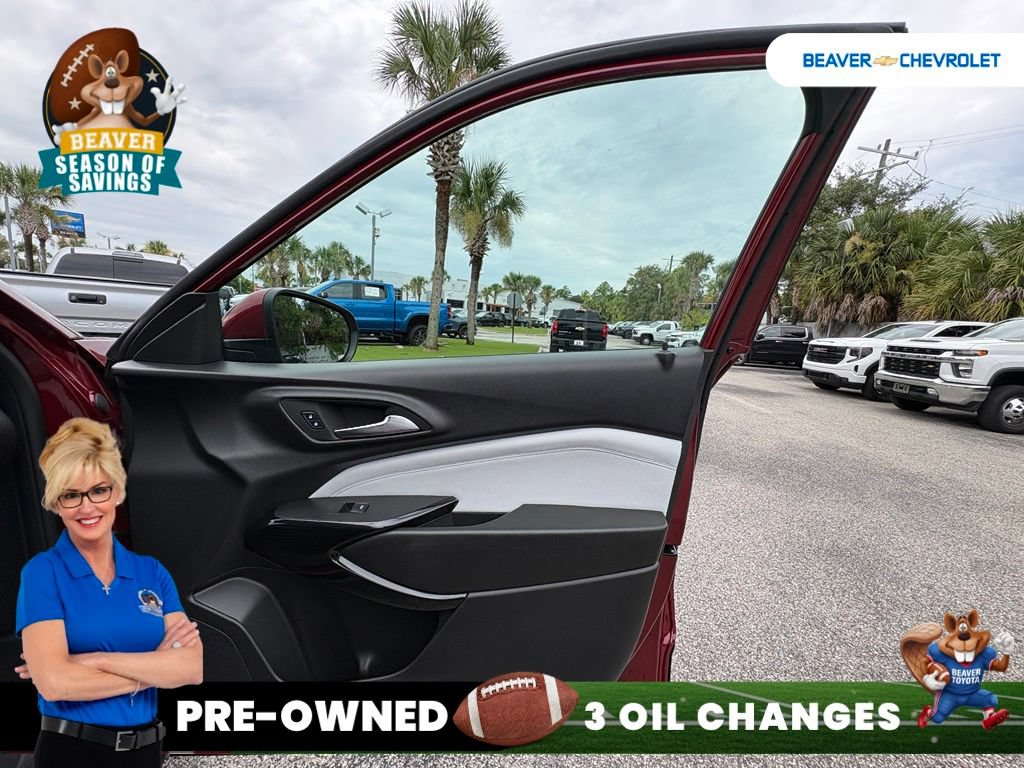 Used 2025 Chevrolet Trax LT FWD image 30