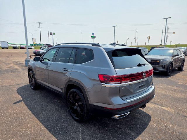 Used 2024 Volkswagen Atlas SE AWD/4WD image 5