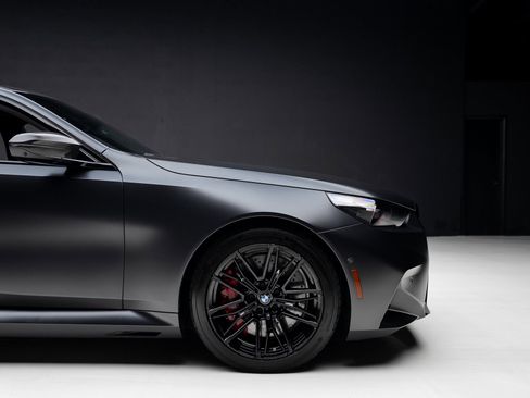 Used 2025 BMW M5 w/ Carbon Package image 39