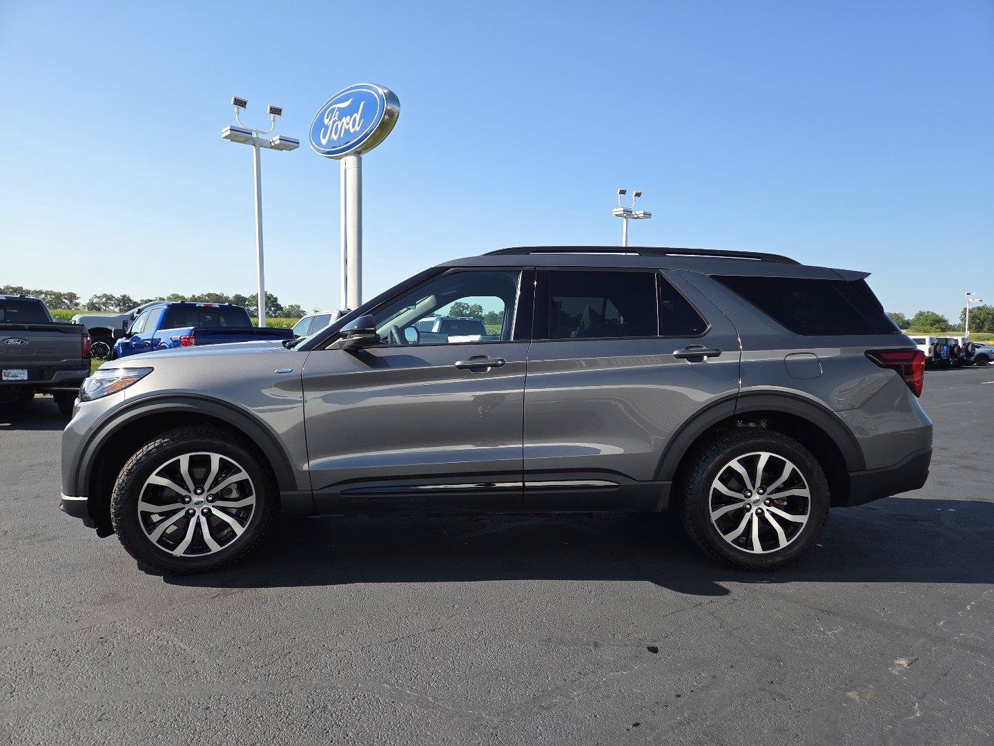 Used 2025 Ford Explorer ST-Line AWD/4WD image 15
