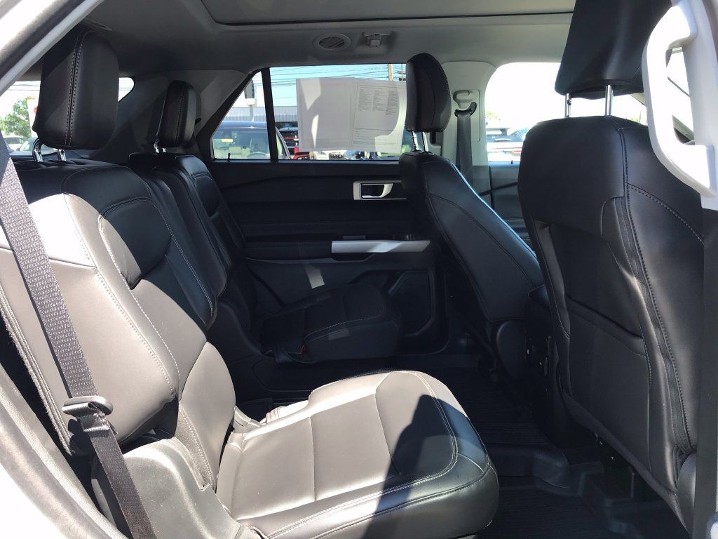Used 2024 Ford Explorer XLT w/ Equipment Group 202A AWD/4WD image 16