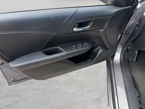 Used 2017 Honda Accord Sport image 16