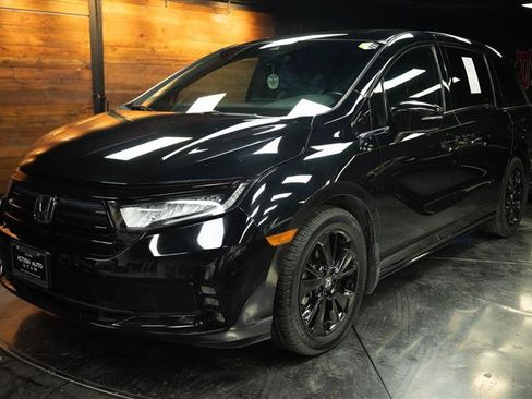 Used 2023 Honda Odyssey Sport image 2