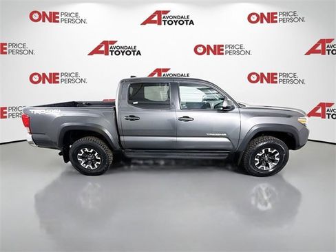 Certified 2017 Toyota Tacoma TRD Off-Road image 8