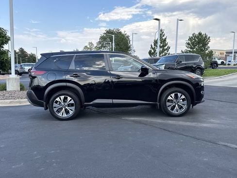 Used 2023 Nissan Rogue SV AWD/4WD image 2