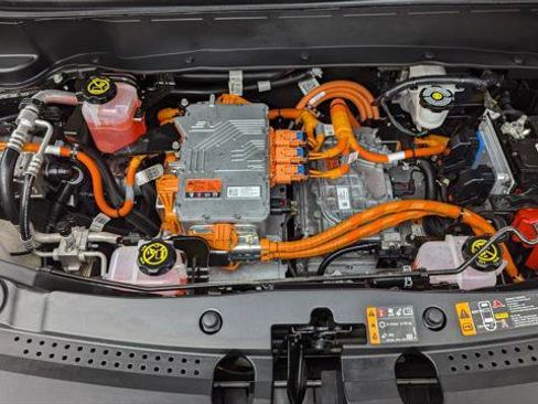 Used 2023 Chevrolet Bolt EUV LT FWD image 32