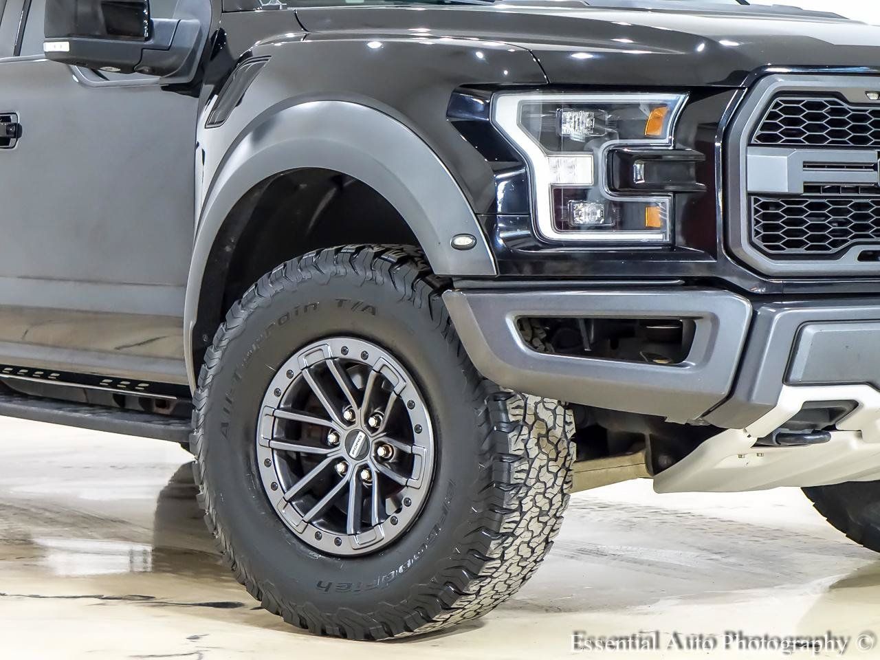 Used 2019 Ford F150 Raptor w/ Equipment Group 802A Luxury AWD/4WD image 3