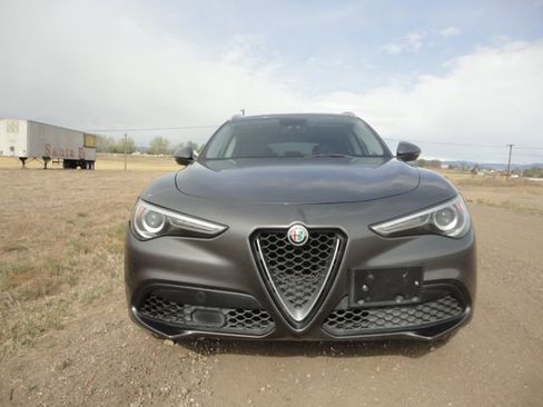 Used 2018 Alfa Romeo Stelvio AWD image 3