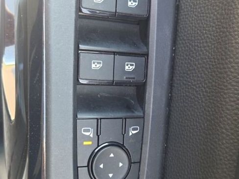 Used 2025 Nissan Pathfinder SV image 24