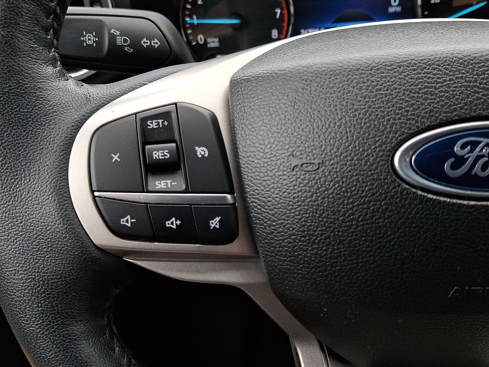 Used 2023 Ford Explorer XLT w/ Equipment Group 202A AWD/4WD image 19
