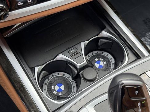Used 2022 BMW 750i xDrive w/ Luxury Rear Seating Package AWD/4WD image 15