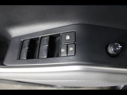 Used 2023 Toyota Highlander XLE FWD image 17