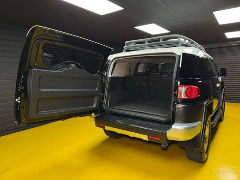 Used 2007 Toyota FJ Cruiser 4WD image 14