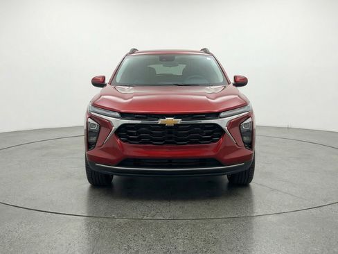 Used 2025 Chevrolet Trax LT FWD image 2