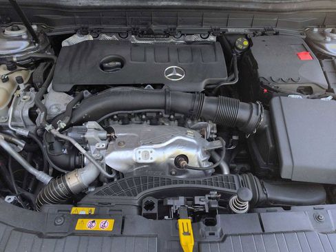 Used 2020 Mercedes-Benz GLB 250 4MATIC image 15