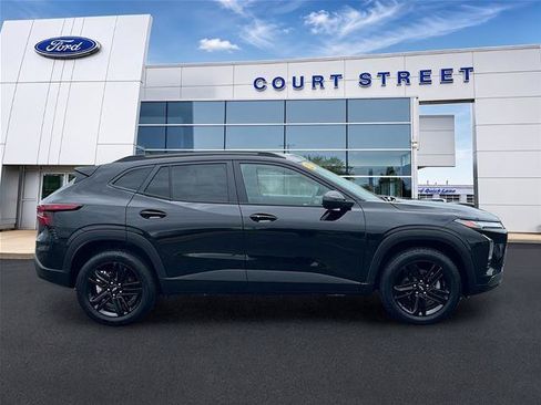 Used 2025 Chevrolet Trax ACTIV w/ Driver Confidence Package FWD image 4