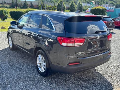 Used 2018 Kia Sorento AWD image 7