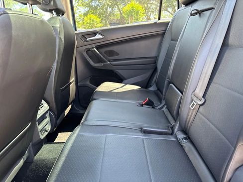 Used 2018 Volkswagen Tiguan SEL FWD image 11