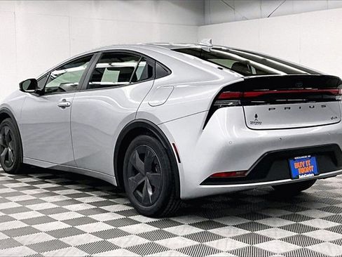 Used 2024 Toyota Prius LE image 2