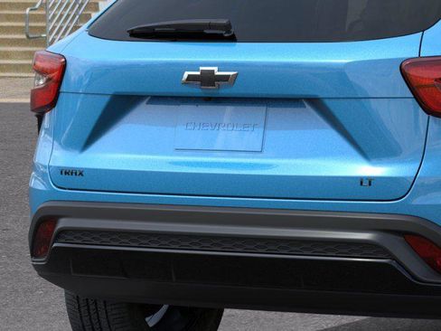 New 2026 Chevrolet Trax LT w/ Midnight Edition FWD image 14