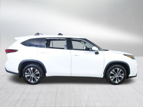 Used 2022 Toyota Highlander XLE image 8