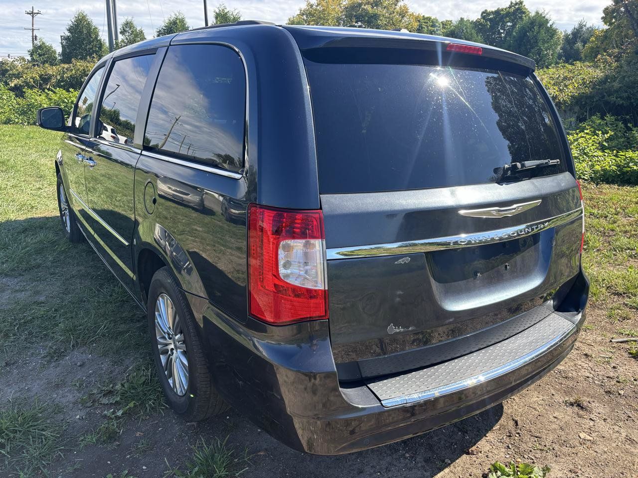Used 2014 Chrysler Town & Country Touring-L w/ Driver Convenience Group FWD image 7