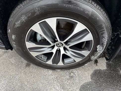 Used 2023 Toyota Highlander L image 45