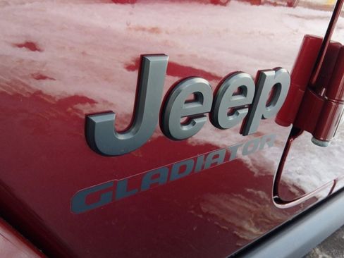 Used 2022 Jeep Gladiator Sport image 14