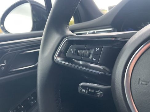 Certified 2025 Porsche Macan image 39