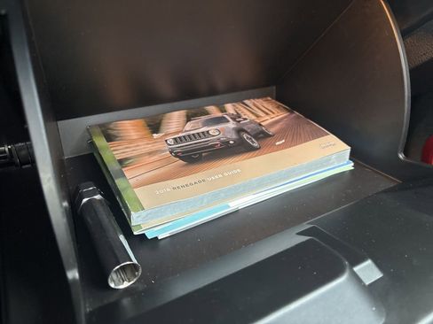 Used 2018 Jeep Renegade Trailhawk image 27