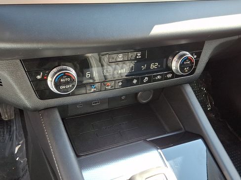 Used 2024 Mitsubishi Outlander SEL AWD/4WD image 16