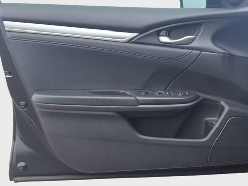Used 2016 Honda Civic Touring image 9