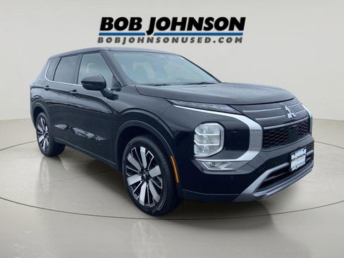 Used 2025 Mitsubishi Outlander SE image 3