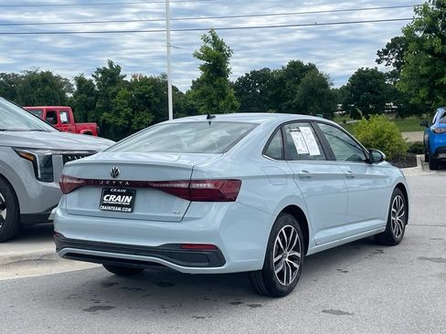 Used 2025 Volkswagen Jetta SE FWD image 8