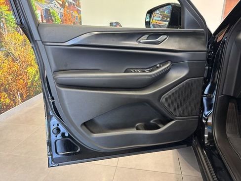 New 2025 Jeep Grand Cherokee Altitude image 22