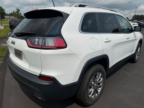Used 2020 Jeep Cherokee Latitude Lux w/ Comfort/Convenience Group AWD/4WD image 3