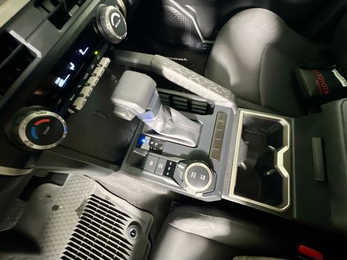Used 2024 Toyota Tacoma SR5 AWD/4WD image 25