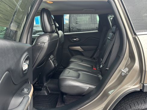 Used 2018 Jeep Cherokee Limited AWD/4WD image 18