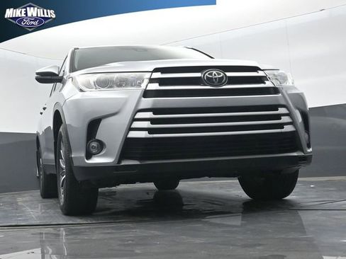 Used 2019 Toyota Highlander XLE image 18
