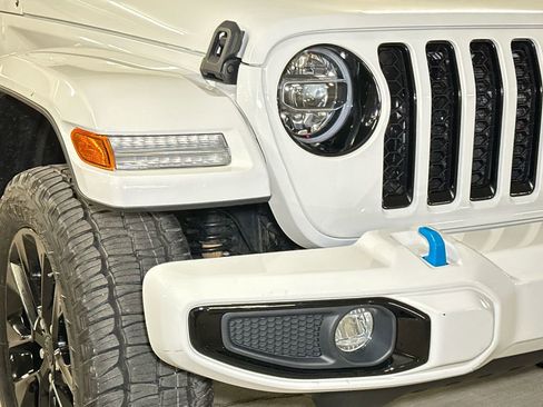 Used 2021 Jeep Wrangler Unlimited Sahara image 9