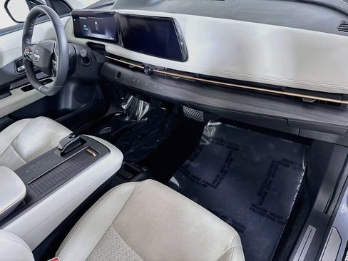 Used 2024 Nissan Ariya AWD image 35