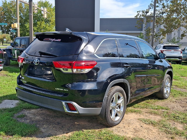Used 2017 Toyota Highlander Limited AWD/4WD image 6