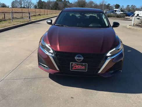 Used 2025 Nissan Altima 2.5 SV image 3