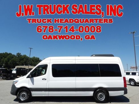 Used 2025 Mercedes-Benz Sprinter 2500 image 2