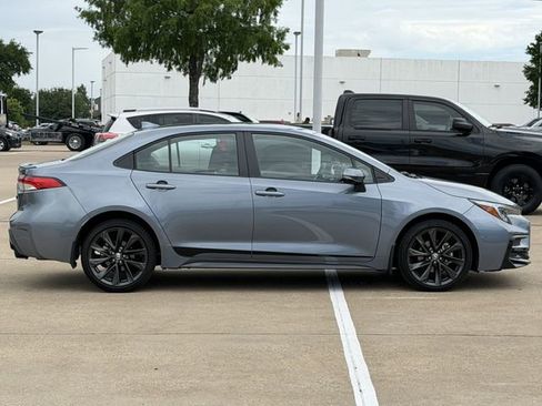 Used 2025 Toyota Corolla SE FWD image 3