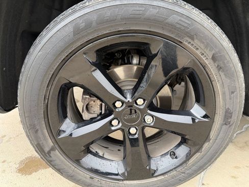 Used 2023 Jeep Grand Cherokee Altitude image 10