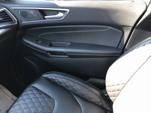 Used 2024 Ford Edge Titanium image 10