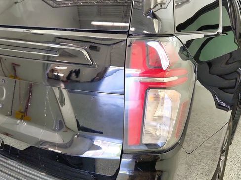 Used 2023 Chevrolet Tahoe Z71 w/ Luxury Package AWD/4WD image 15
