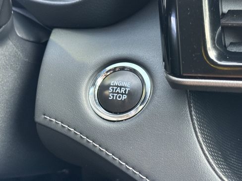 Used 2023 Toyota Highlander XLE image 33